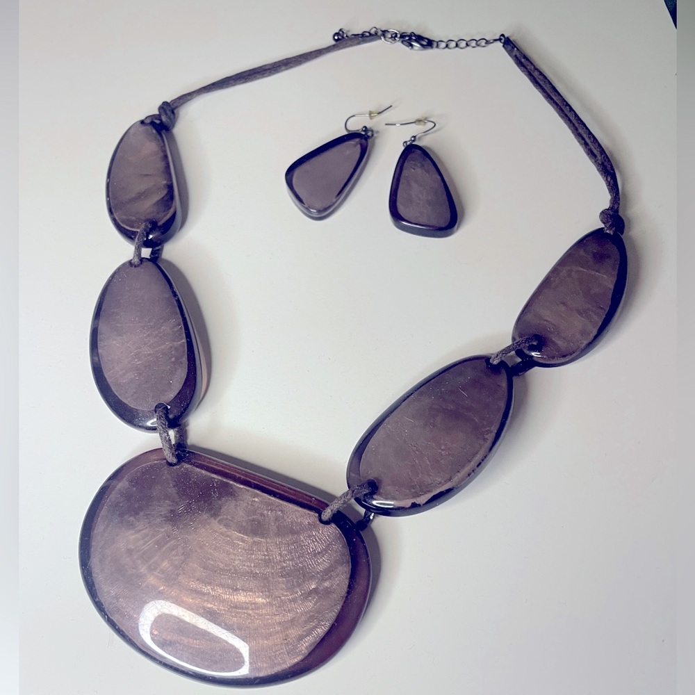 Deep Purple Iridescent Shell Pattern Necklace and Earrings